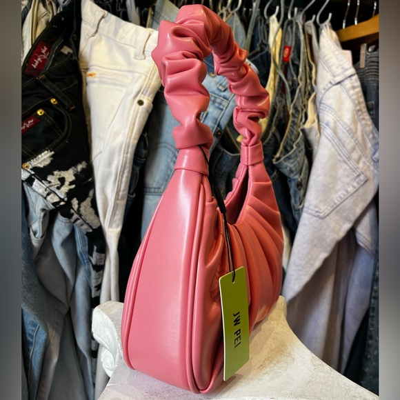 JW Pei Gabbi
Vegan Leather
Scrunchie Shoulder
Bag - coral - Picture 4 of 4